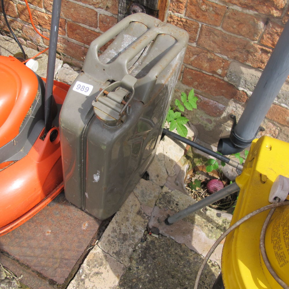 Lot 989: safe storage metal petrol canister for your lawn...