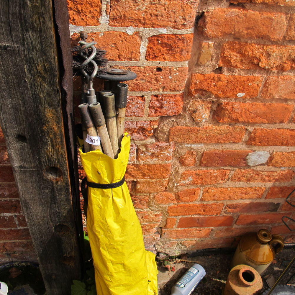 Lot 1001: Drain rods