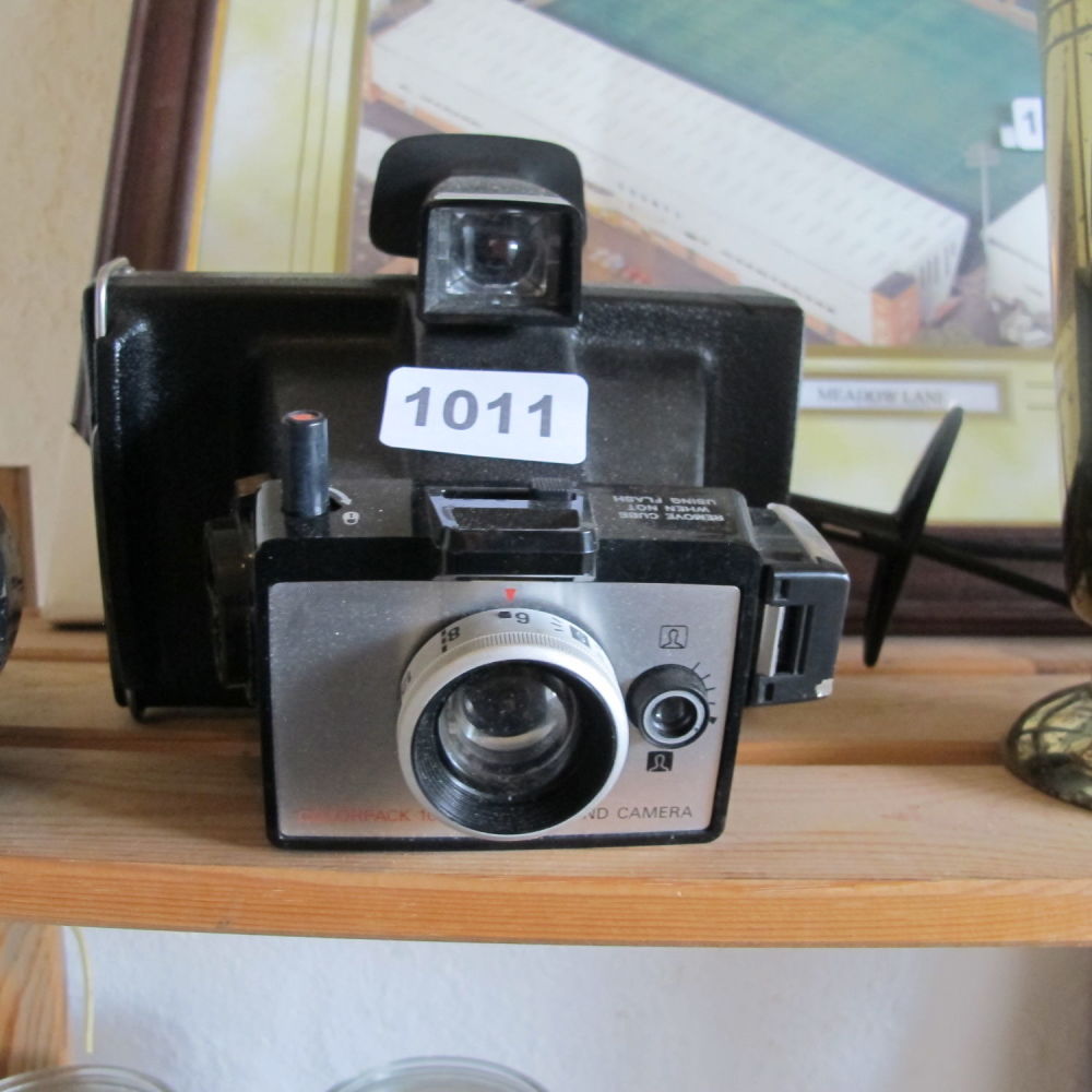 Lot 1011: Colourpack camera and leather case 