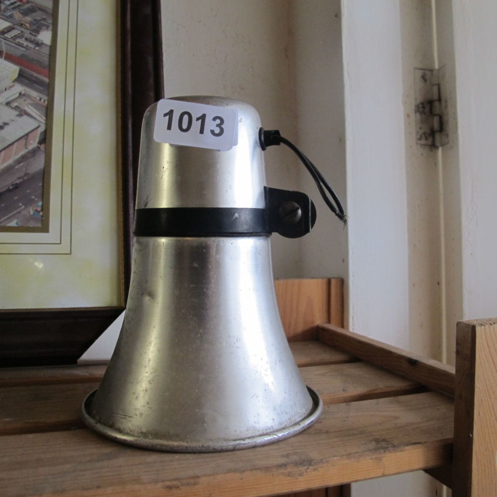 Lot 1013: metal horn