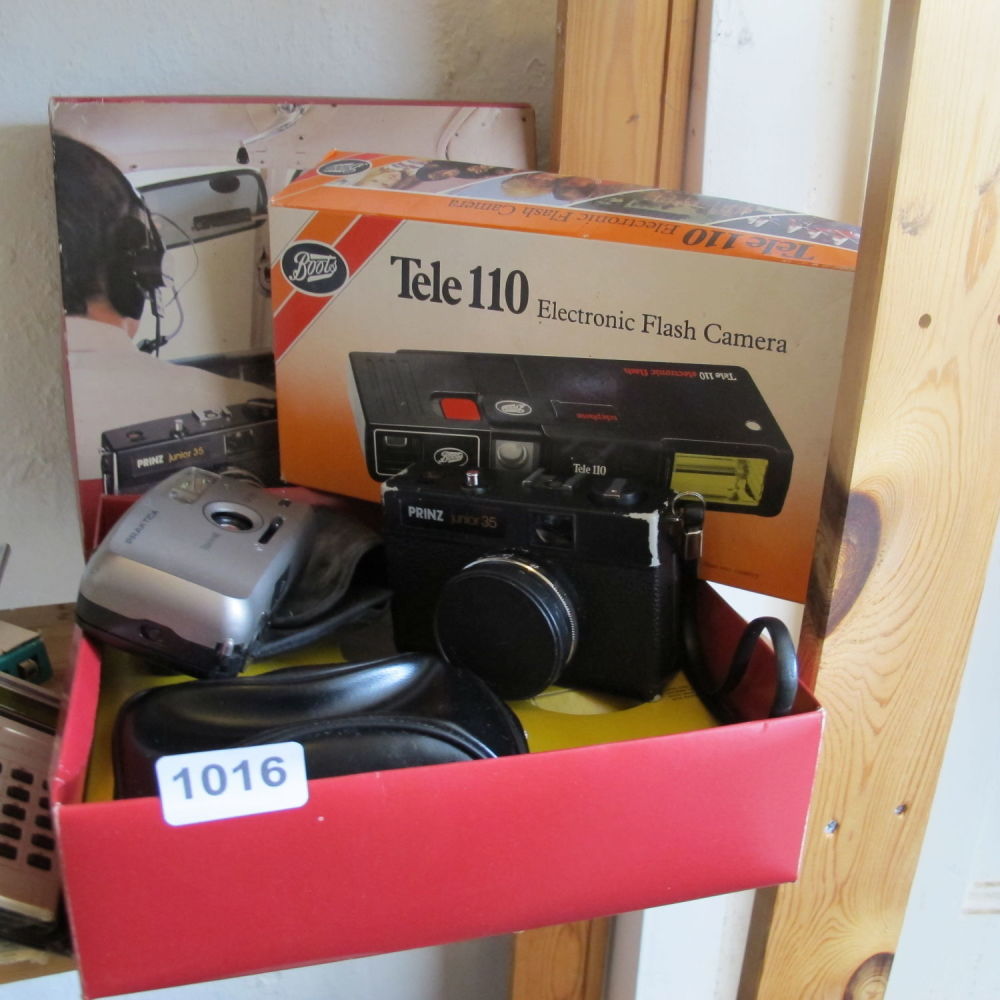 Lot 1016: Various photographic equipment to include Prinz camera
