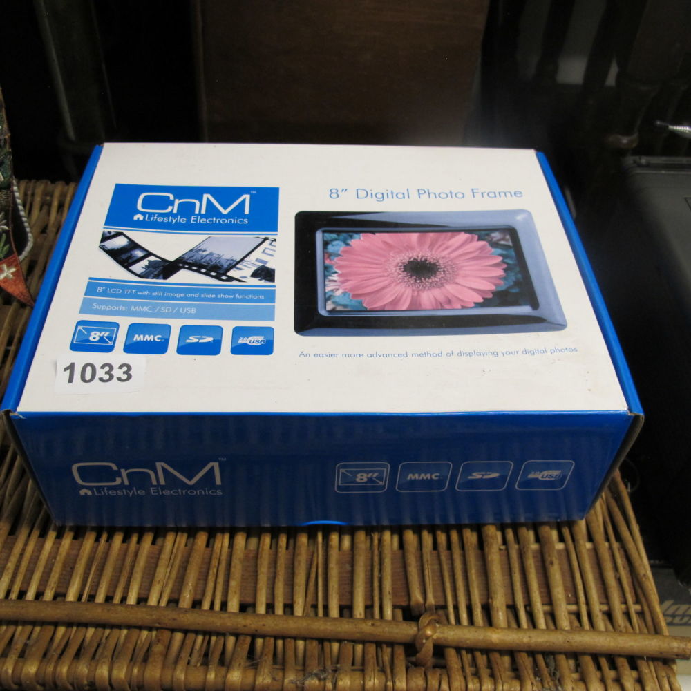 Lot 1033: CnM 8” digital photo frame 
