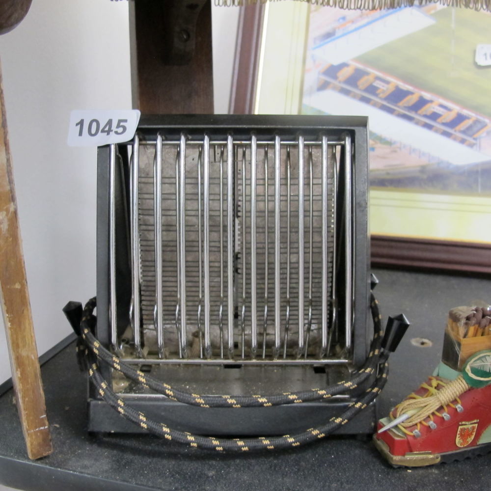 Lot 1045: Vintage electric heater 