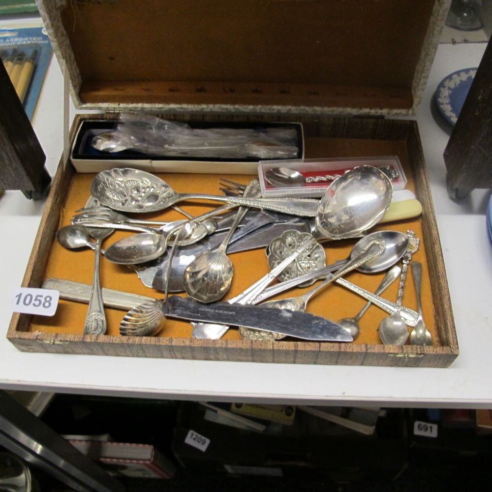 Lot 1058: Various silverware and cutlery case 