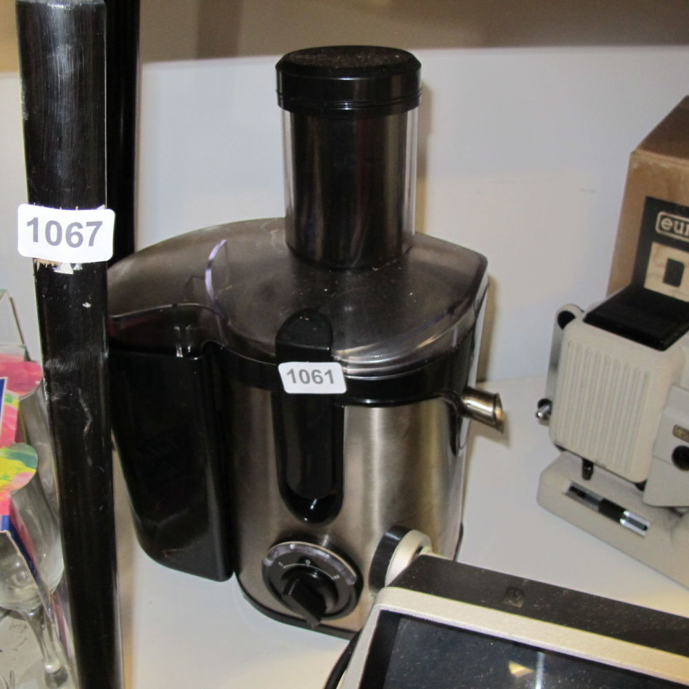 Lot 1061: Electric juicer 