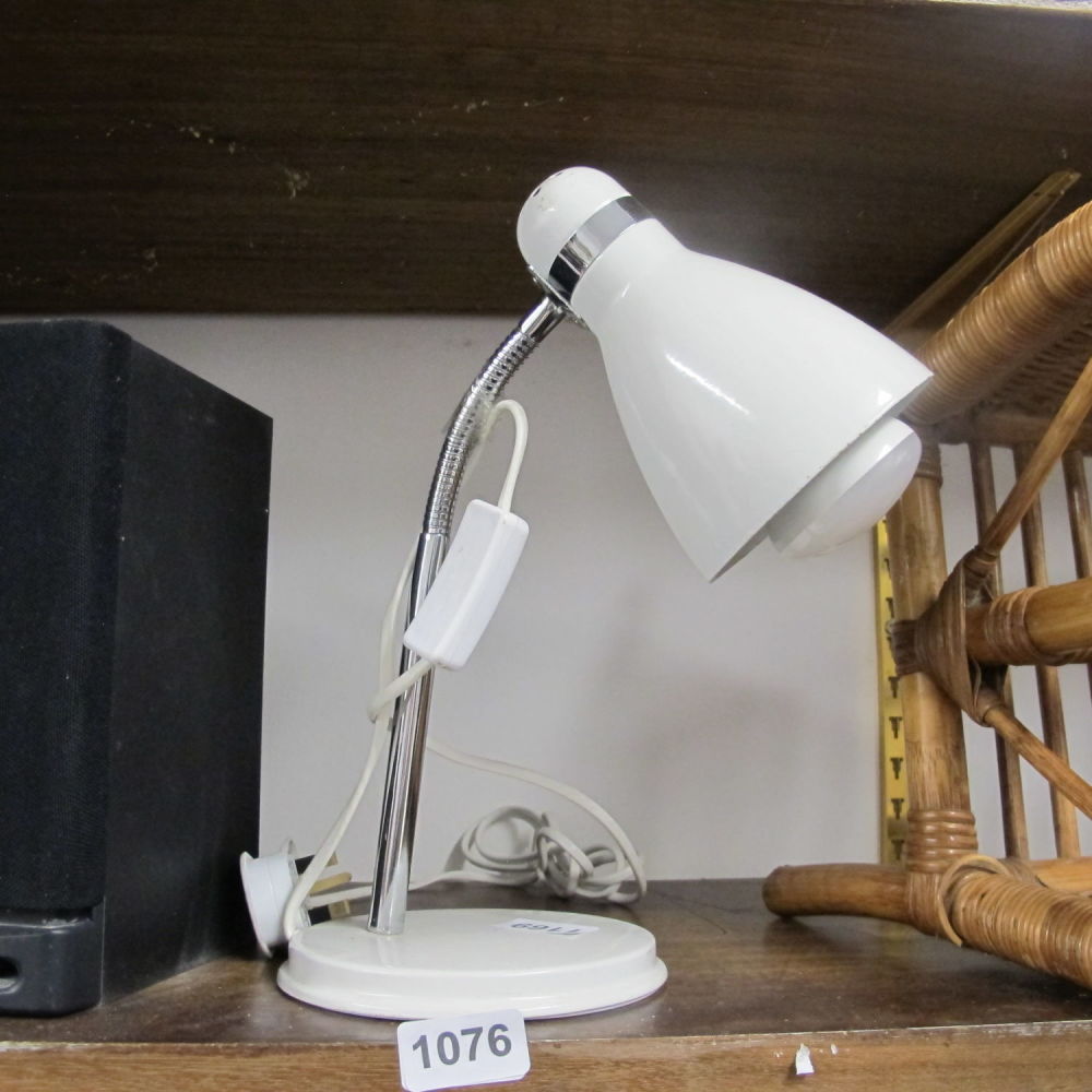 Lot 1076: Adjustable desk lamp