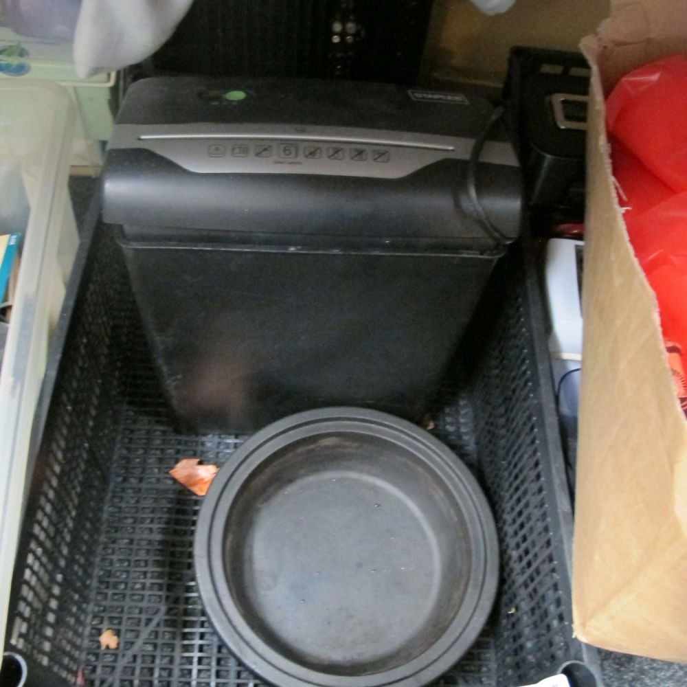 Lot 1085: Box of miscellaneous To include electric paper shredder 