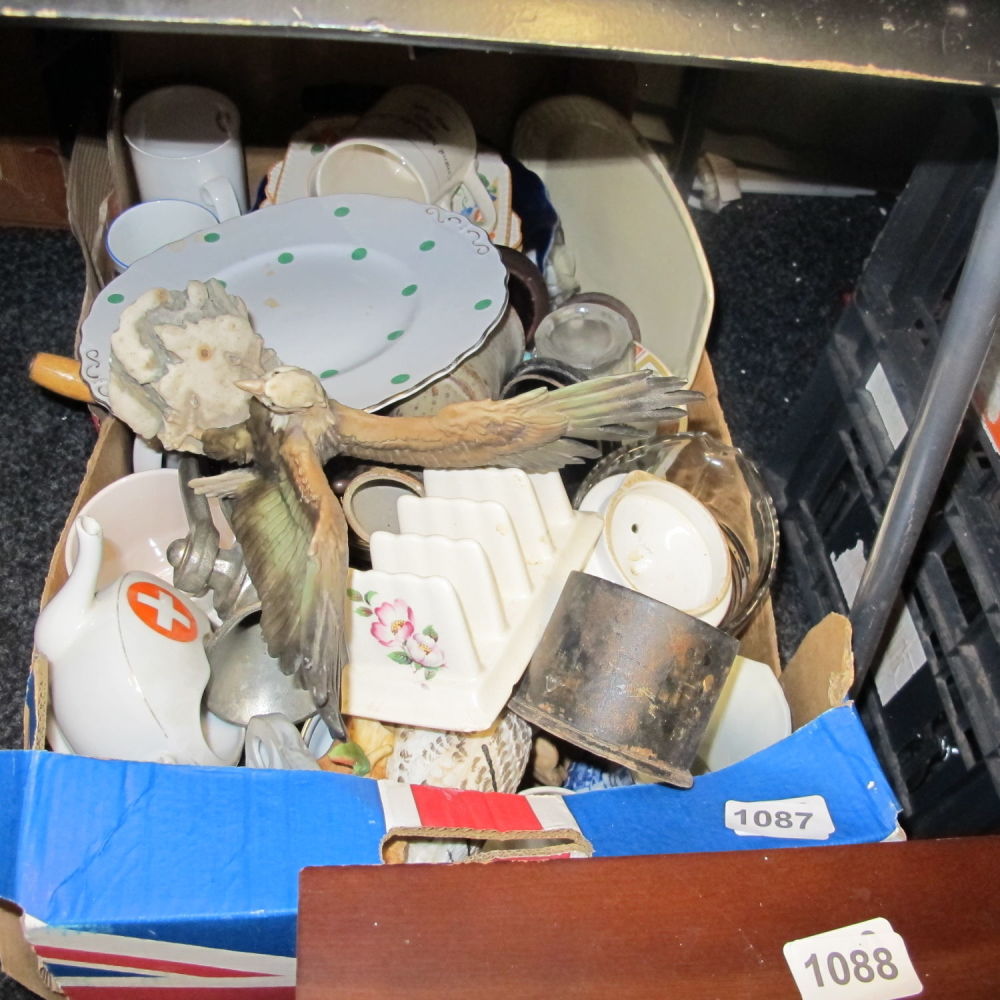 Lot 1087: Box of miscellaneous 