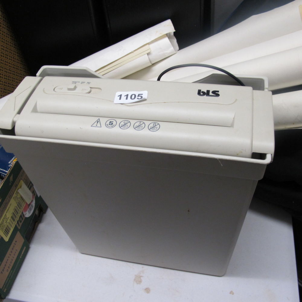 Lot 1105: BLS electric paper shredder