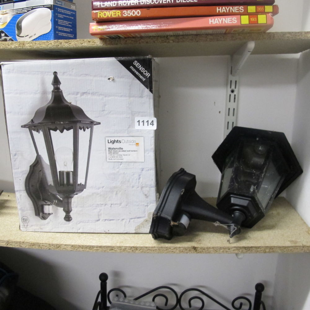 Lot 1114: Electric sensor lantern style wall light