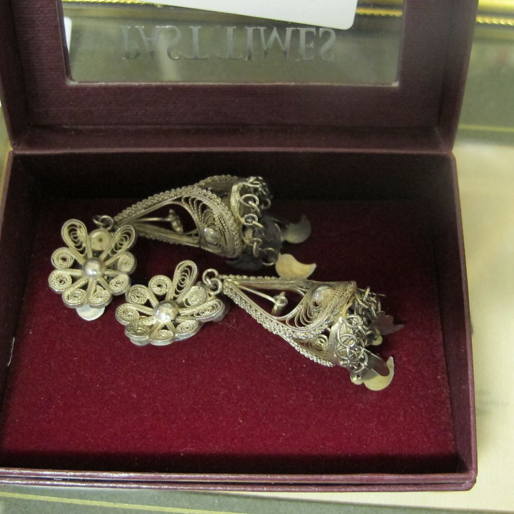 Lot 162: Filigree silver earrings
