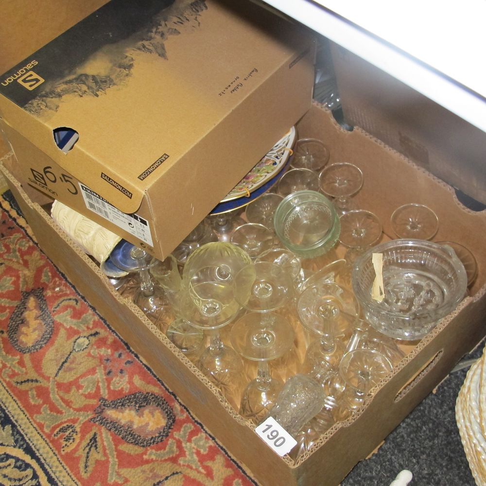 Lot 190: Misc glassware 