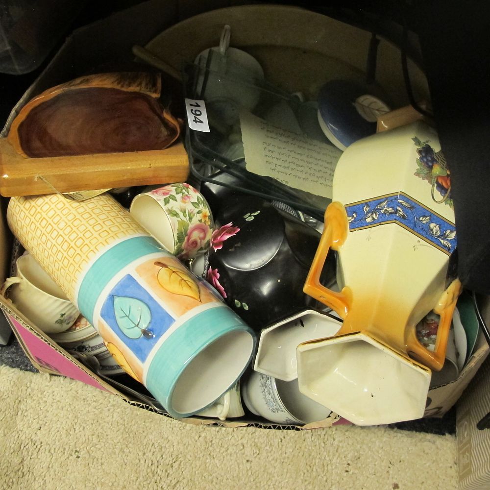 Lot 194: Box of miscellaneous 
