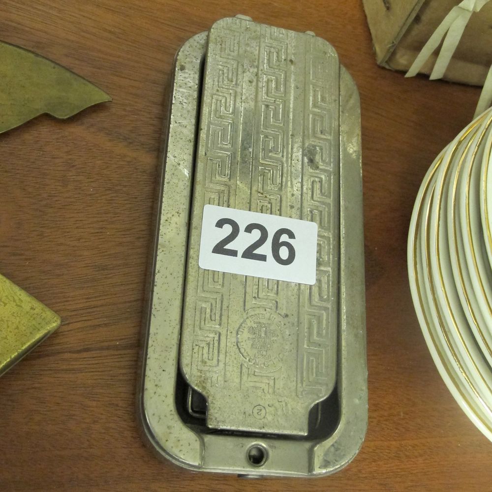 Lot 226: cut throat razor sharpener
