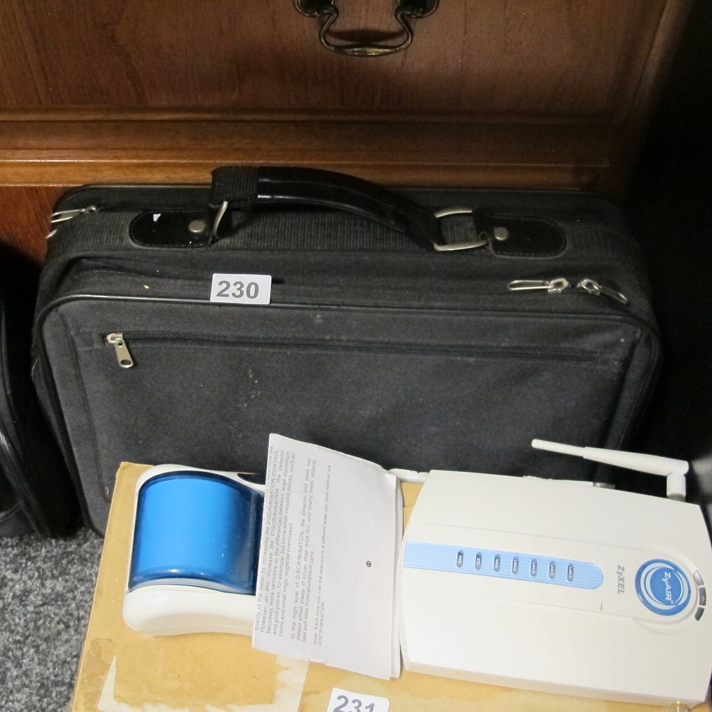 Lot 230: Laptop case