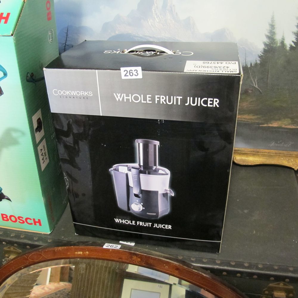 Lot 263: Boxed Cookworks whole fruit juicer