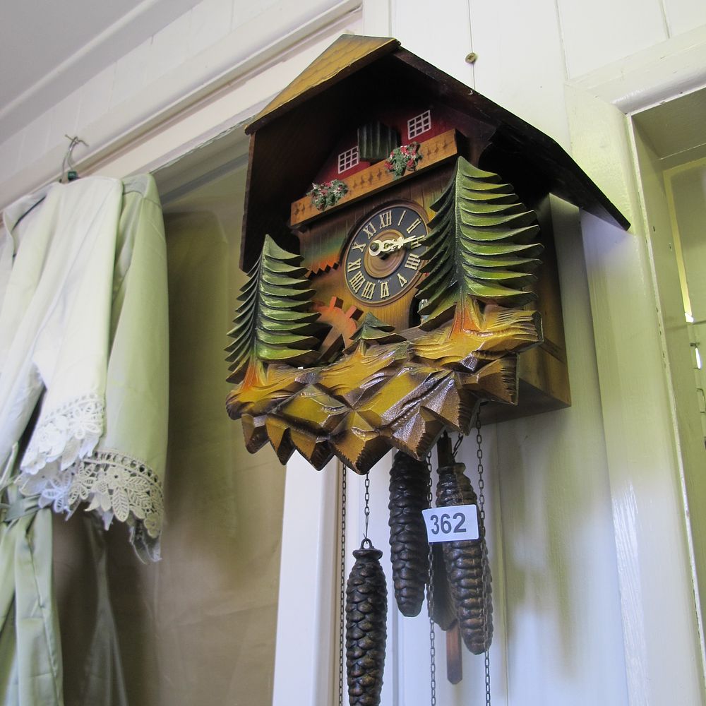 Lot 362: Charming cuckoo clock 