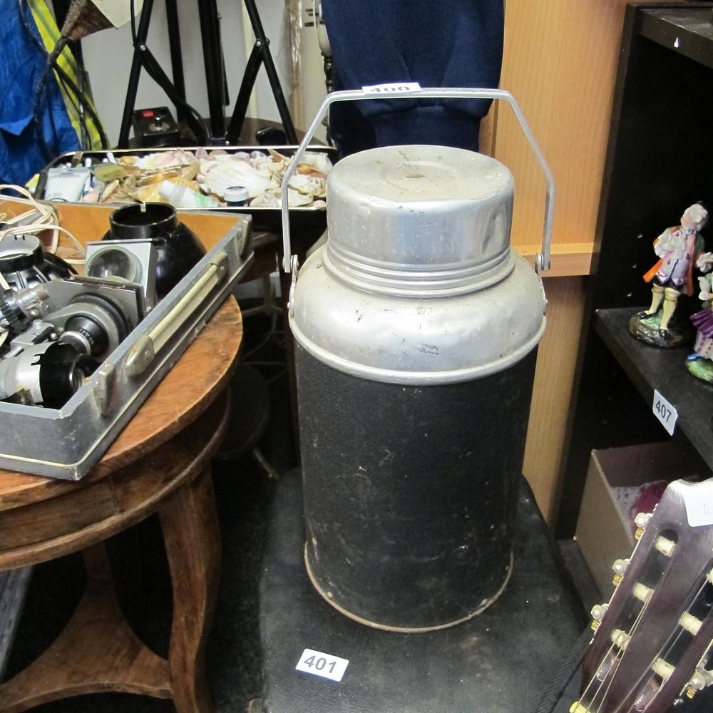 Lot 400: Pail with lid and handle 
