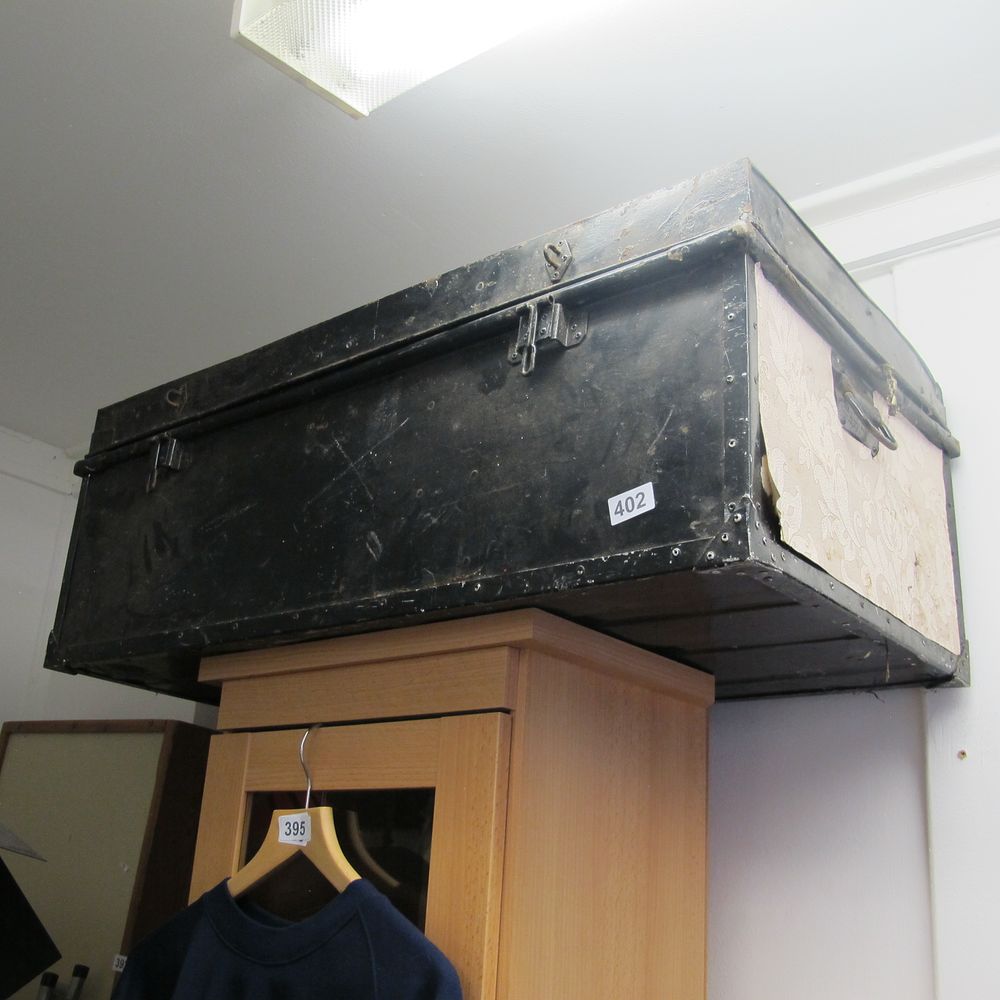 Lot 402: Vintage trunk