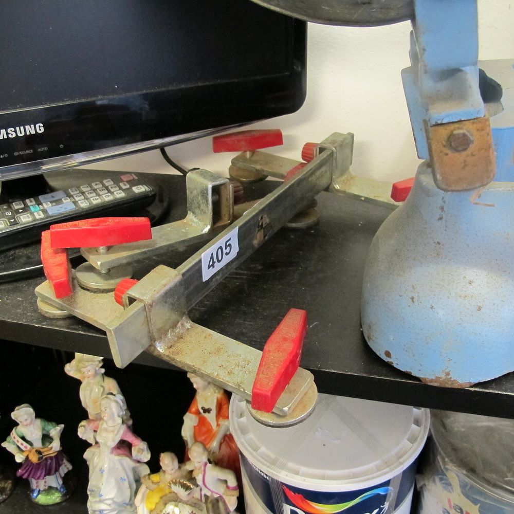 Lot 405: Specialist clamps