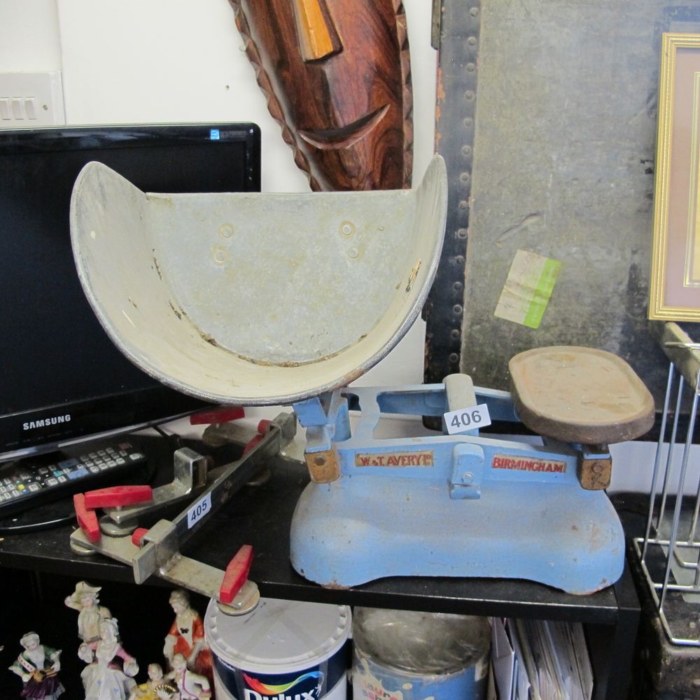 Lot 406: W&T vintage scales .Large potato /feed scales