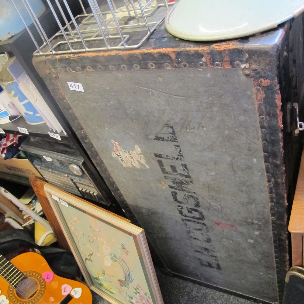 Lot 417: Vintage trunk 