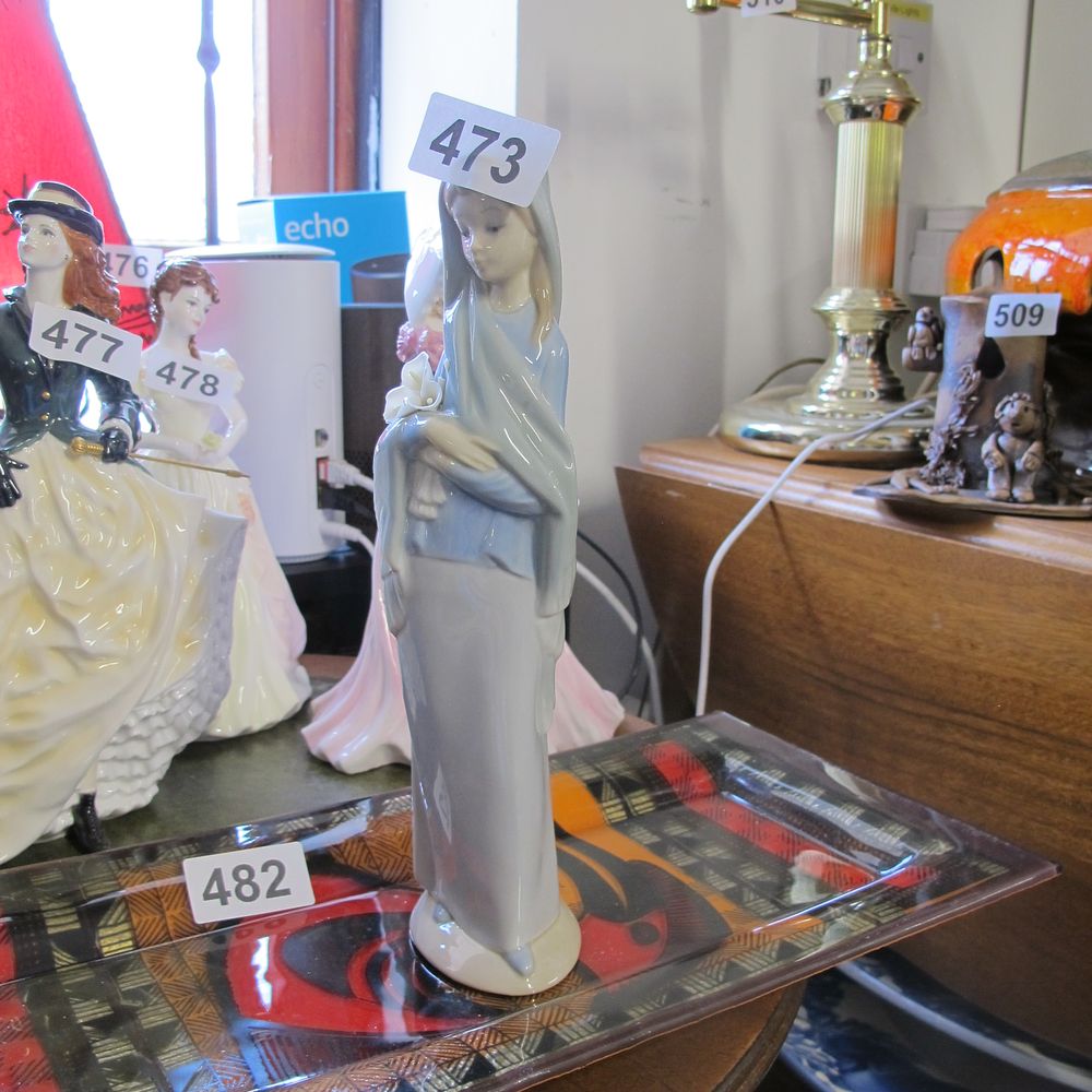 Lot 473: Lladro figurine 