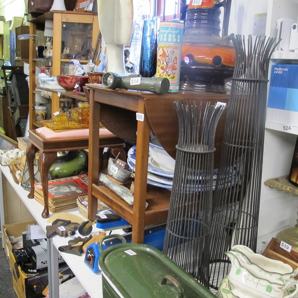 Lot 505: Drop leaf wooden trolley table with shelf 