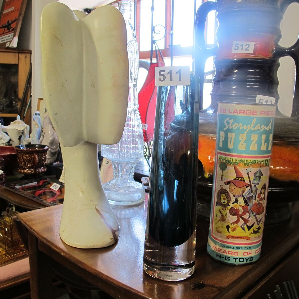 Lot 511: Glass flower vase