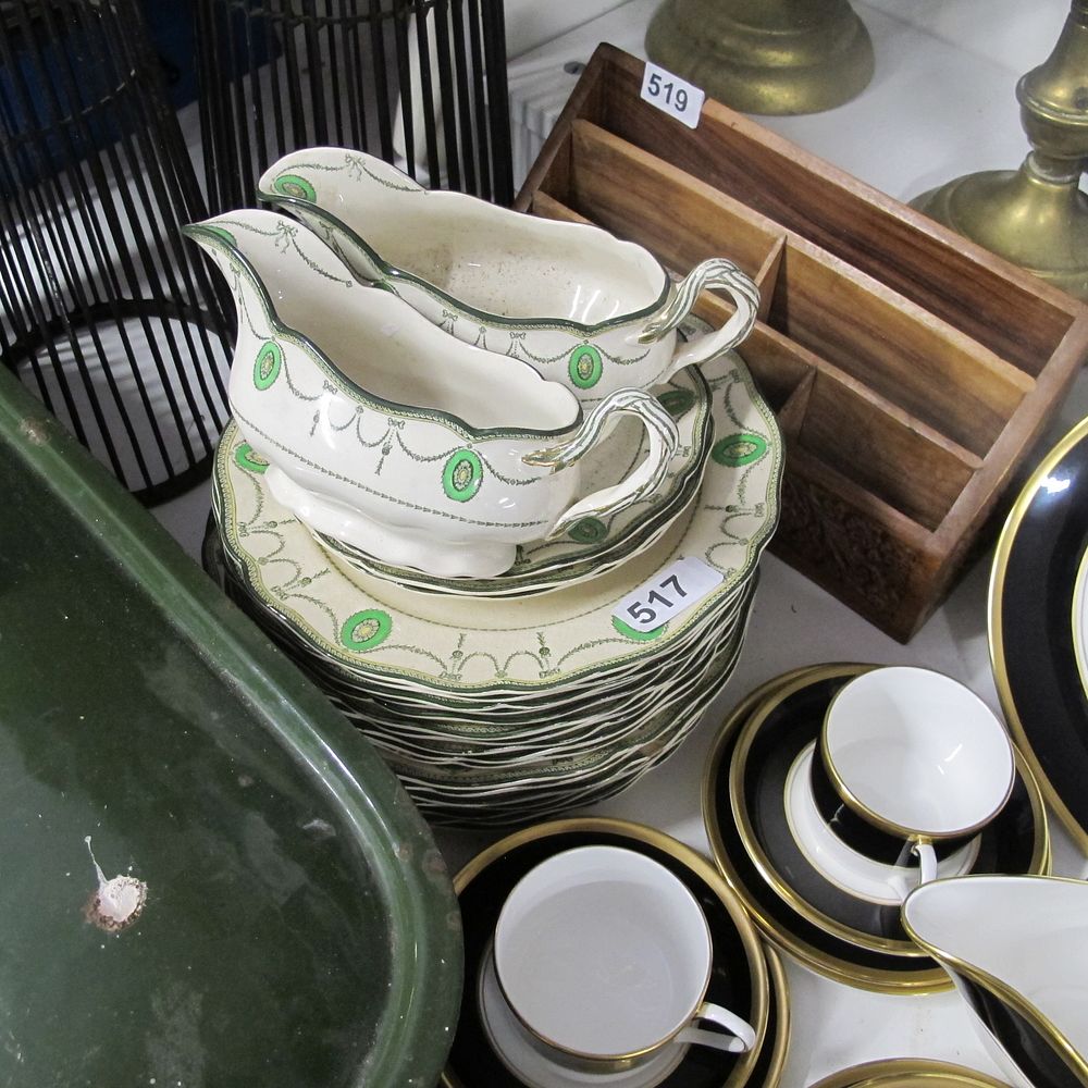 Lot 517: Dinner plates and gravy boats  Countess Pottery