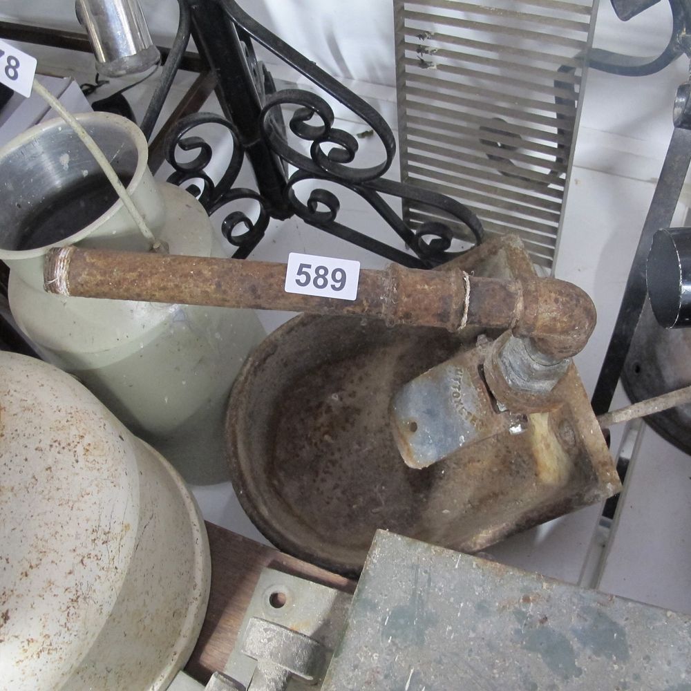 Lot 589: animal field water feeder