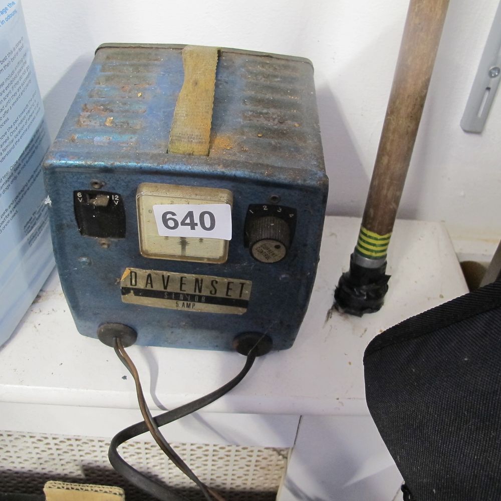 Lot 640: 6v/12v 5amp power supply