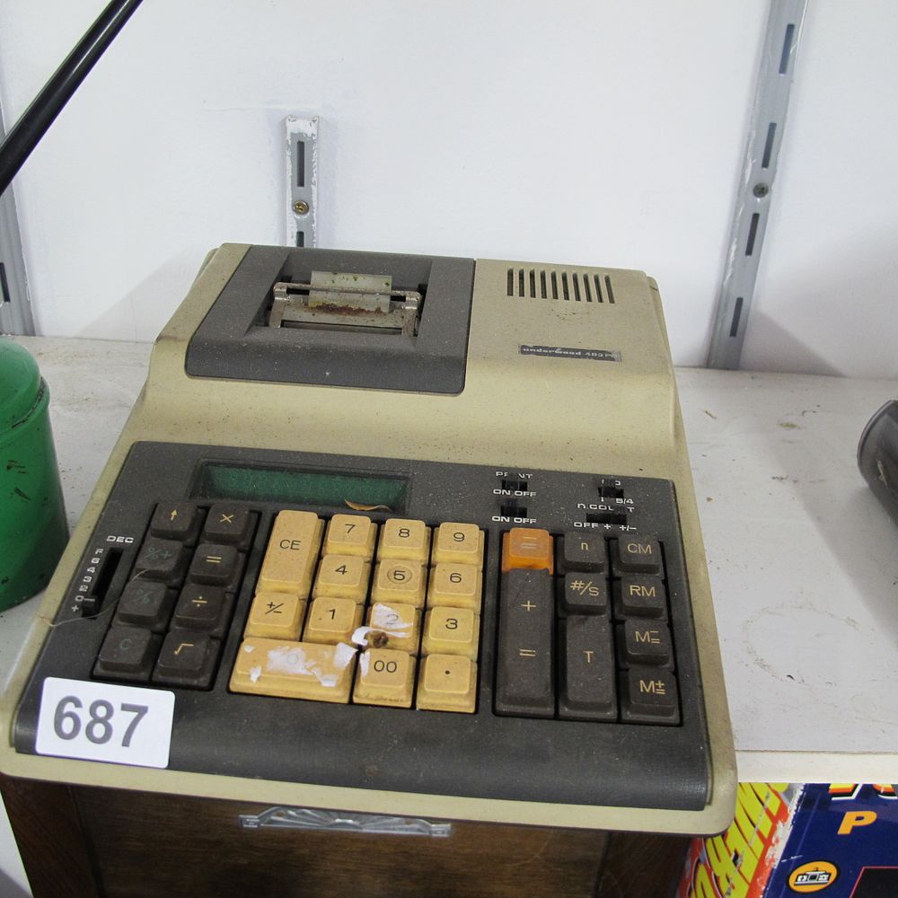 Lot 687: calculator