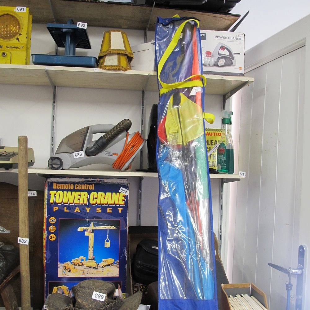 Lot 707: kite