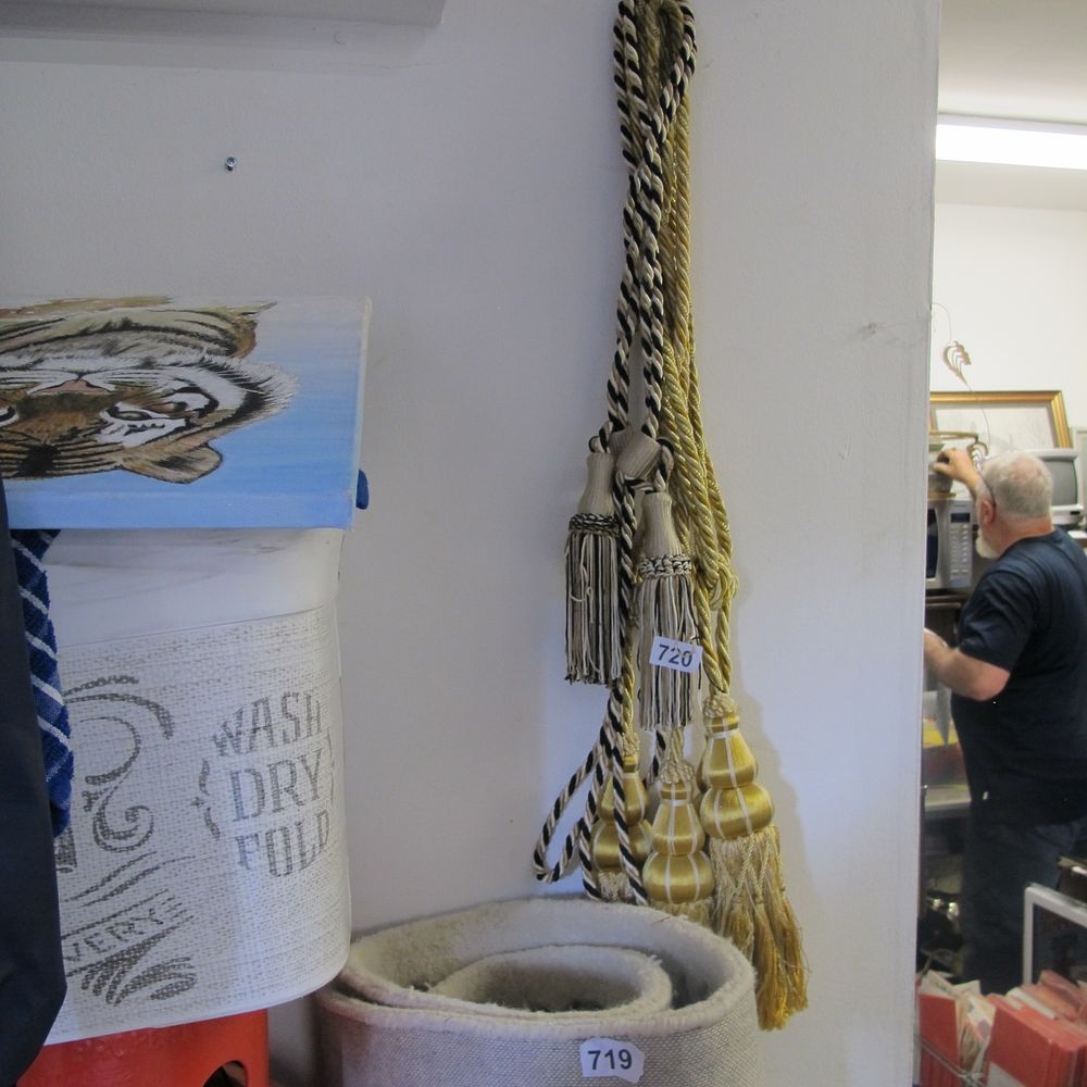 Lot 720: tassles