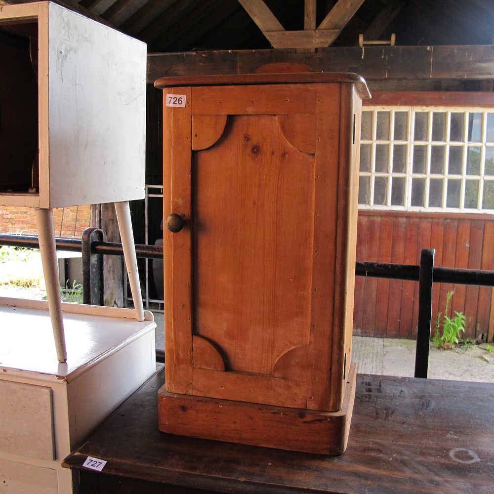 Lot 726: bedside cupboard