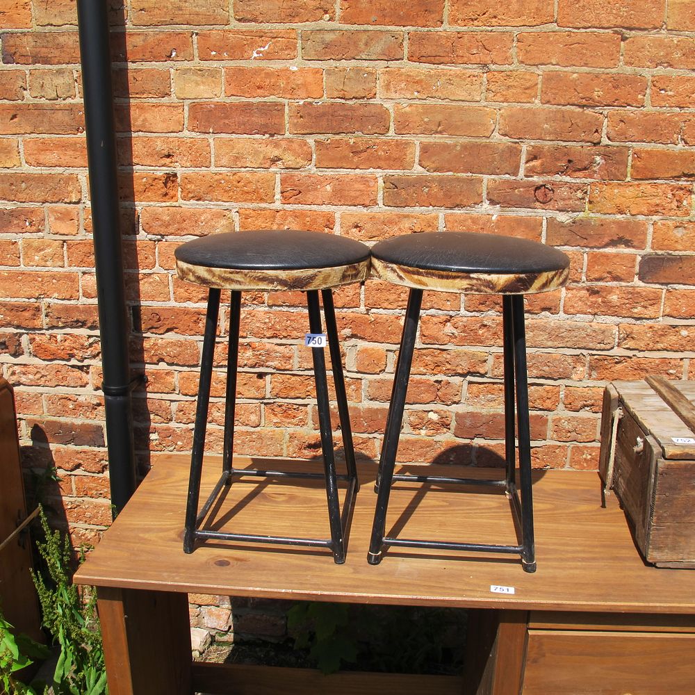 Lot 750: 2 retro stools