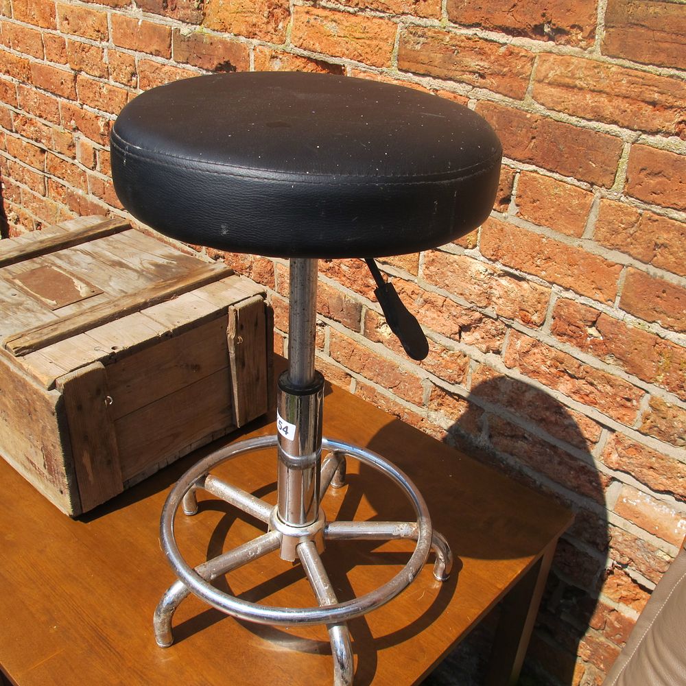 Lot 754: adjustable stool