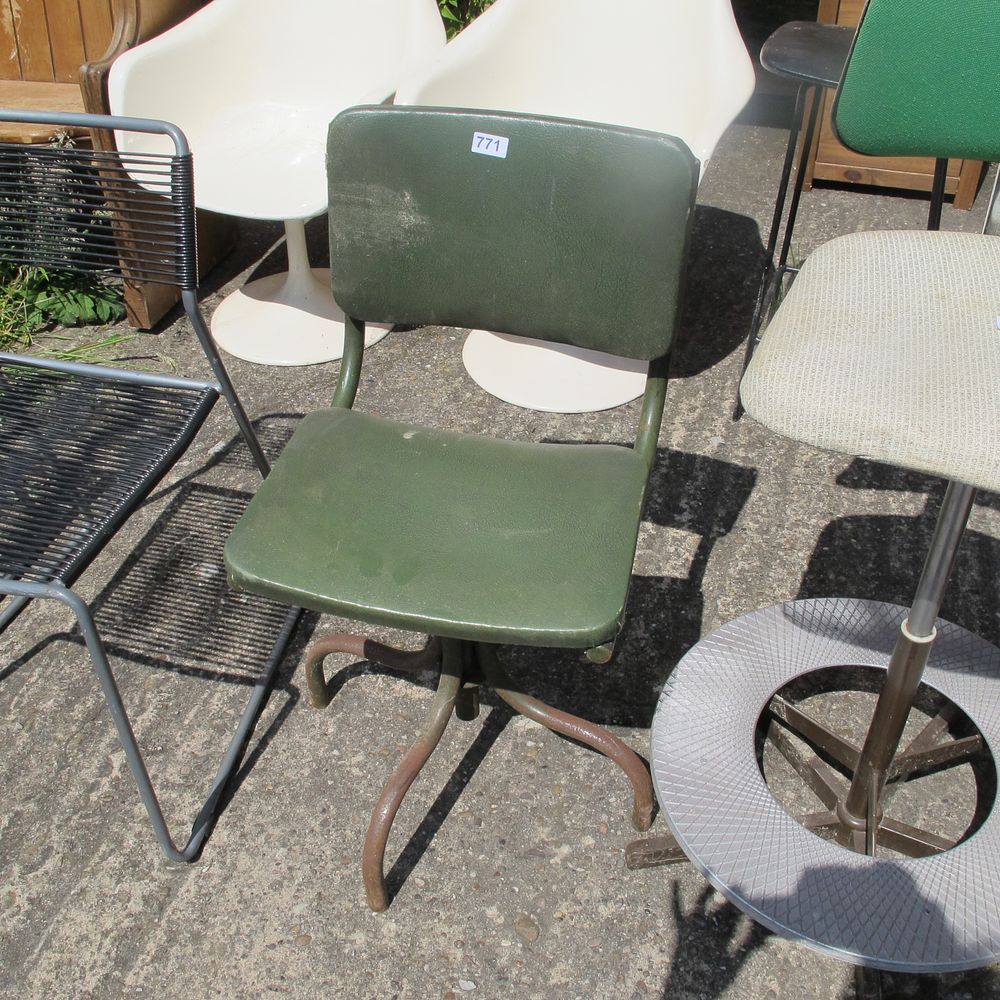 Lot 771: retro chair