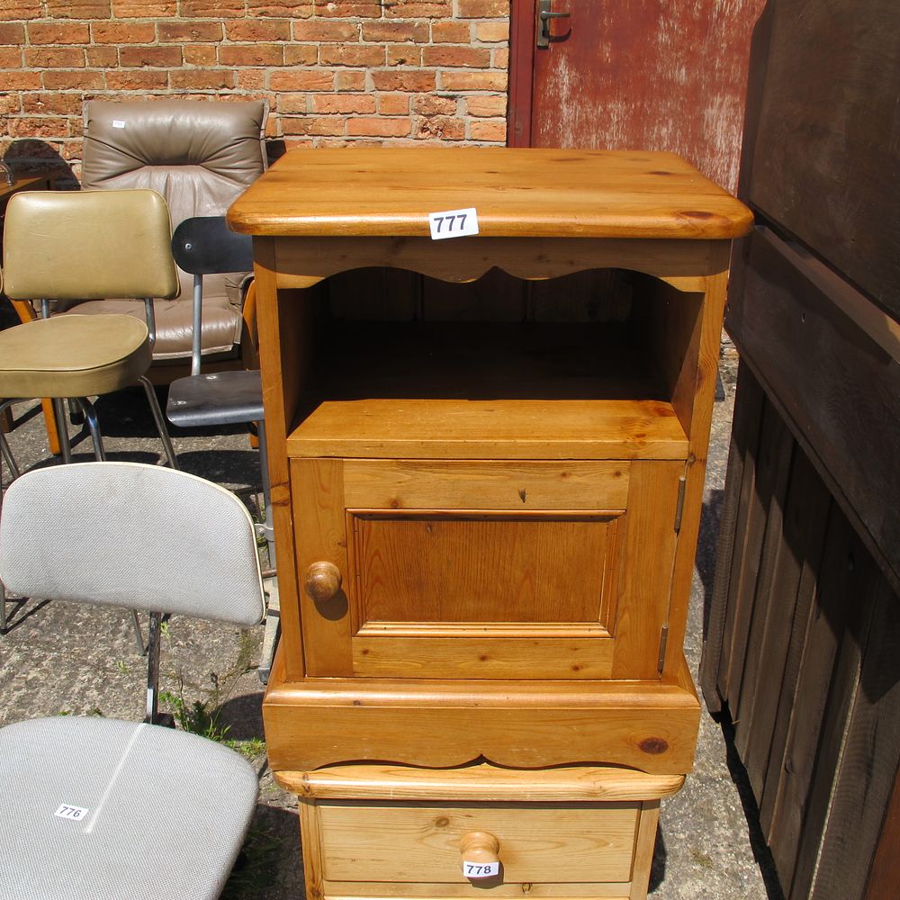 Lot 777: bedside cupboard