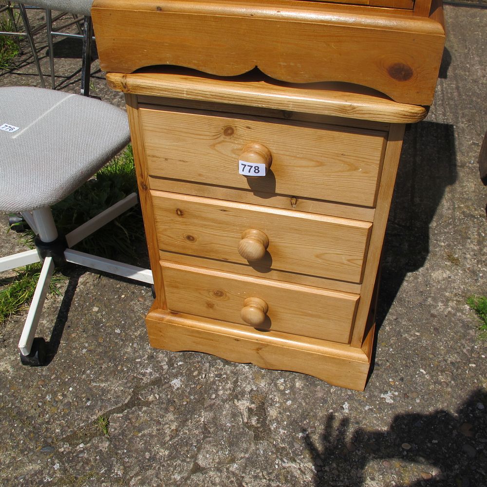 Lot 778: pine drawers