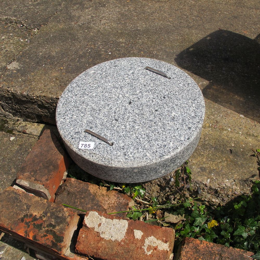 Lot 785: tent weight