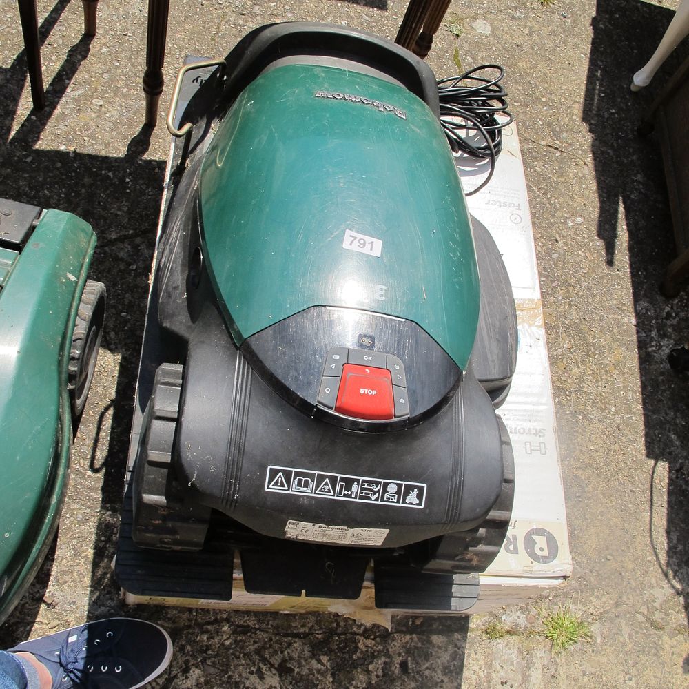 Lot 791: robot mower
