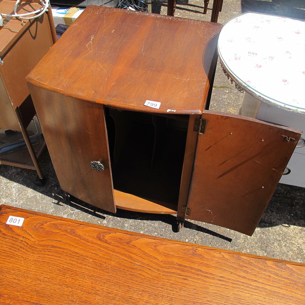 Lot 799: cupboard