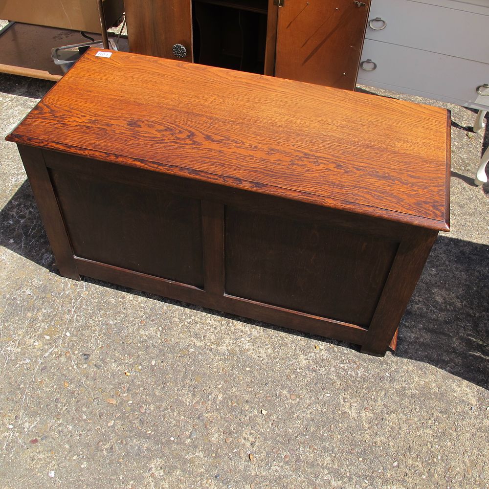 Lot 801: blanket box