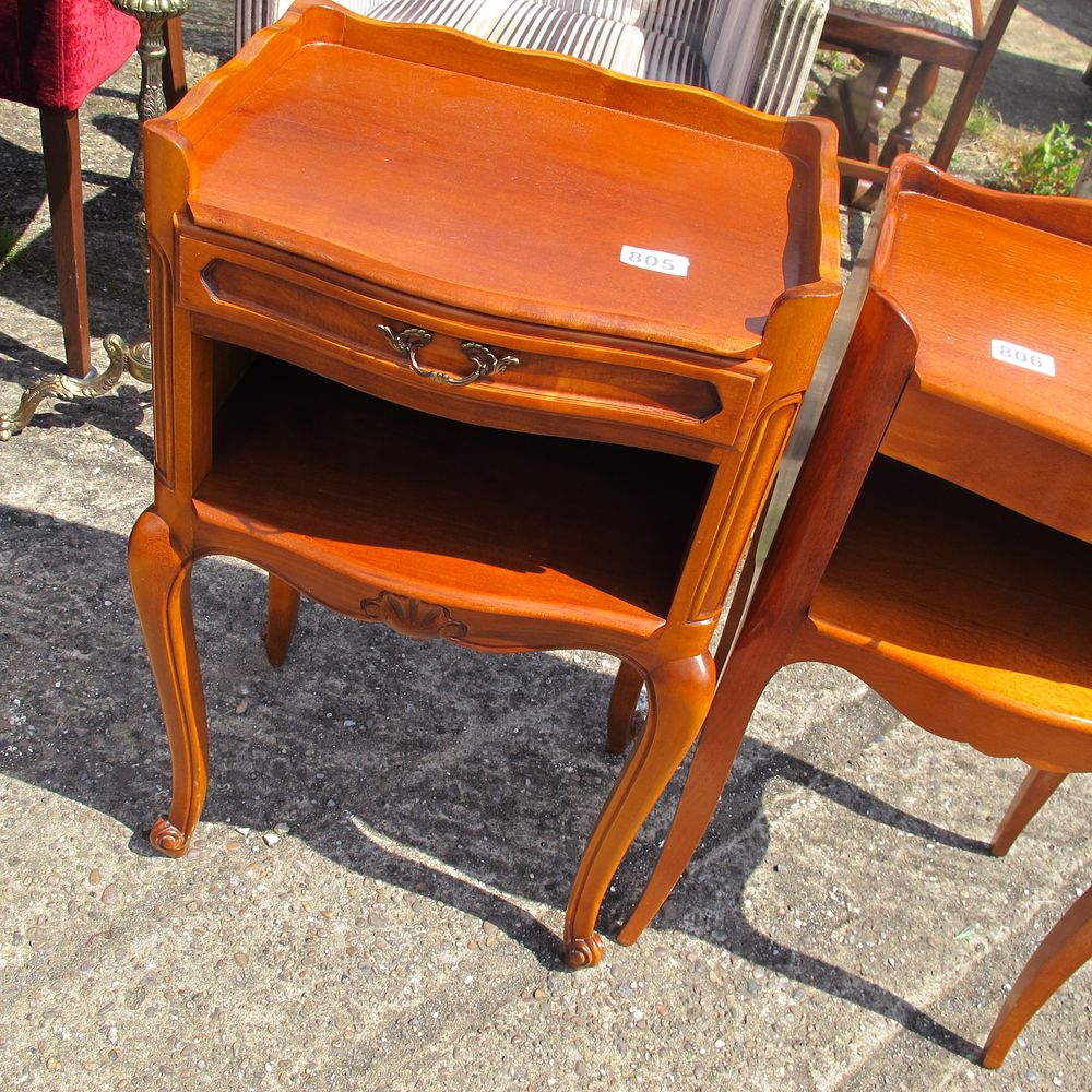 Lot 805: bedside tables