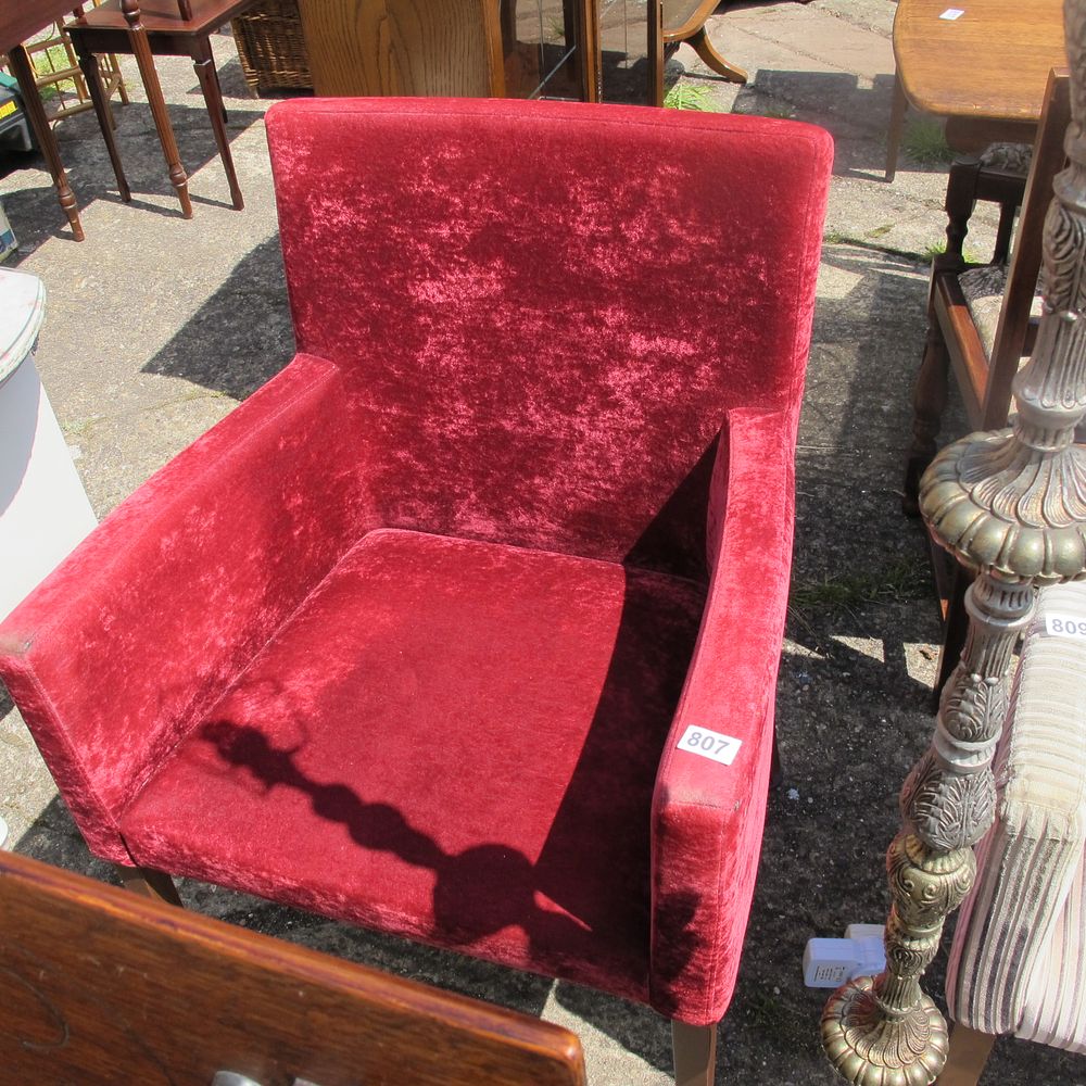 Lot 807: chair