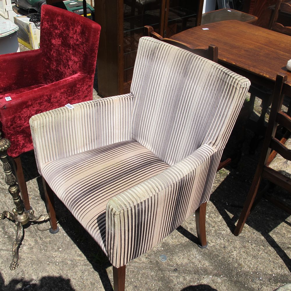 Lot 809: chair