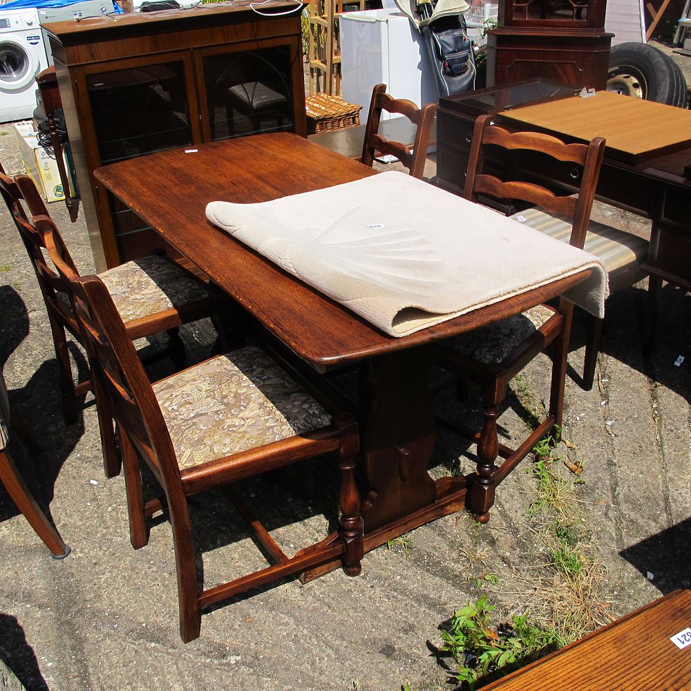 Lot 817: dining table and 4 chairs