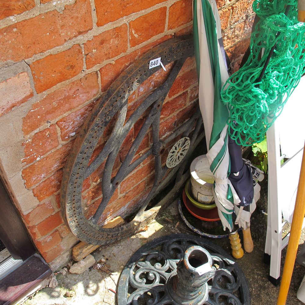 Lot 840: large metal garden ornament
